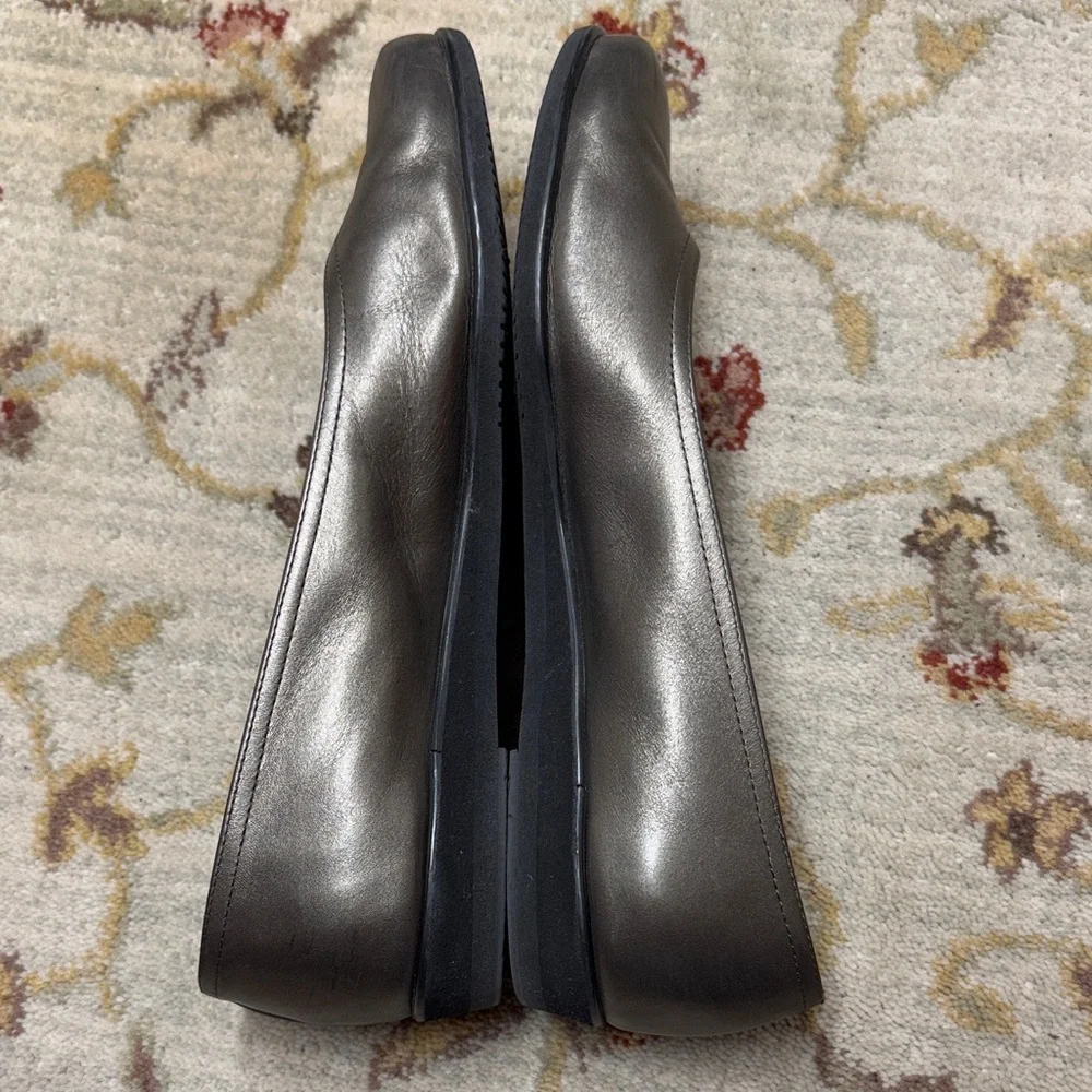 Salvatore Ferragamo Strana style Women's Gray Leather Flats